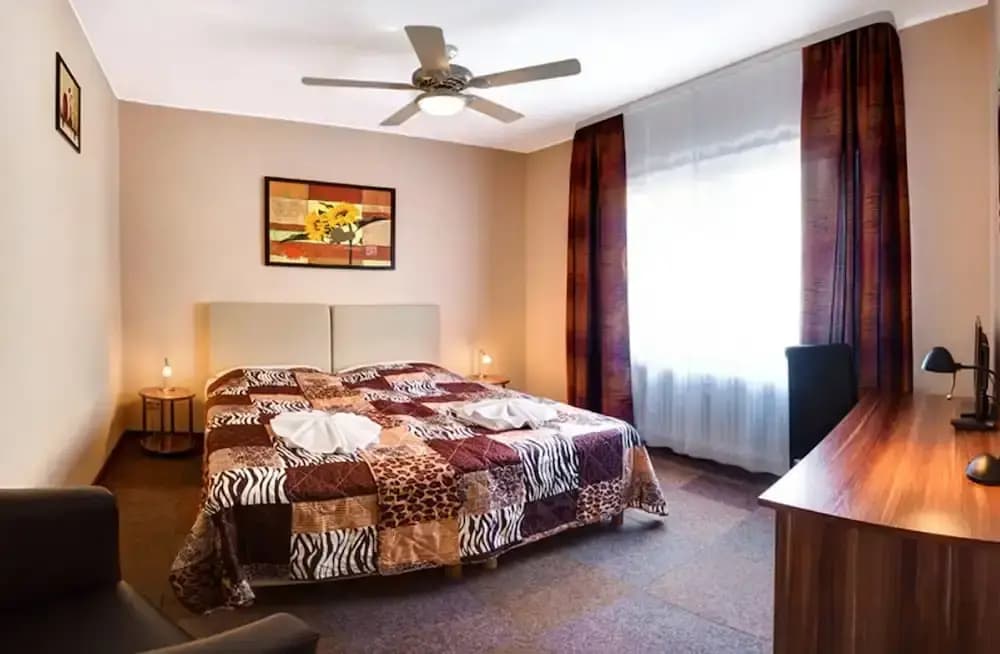 Standard Triple room