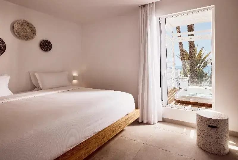 Junior Suite with balcony and with view