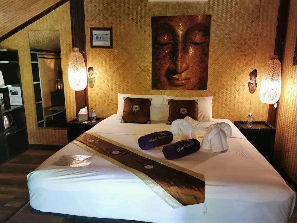 Deluxe Double Bungalow full double bed