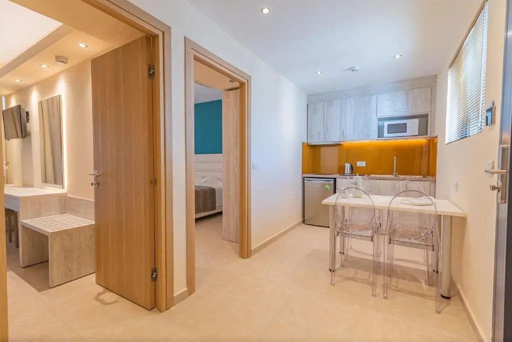 2 Bedrooms Apartment