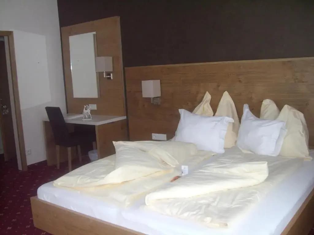 3 Bedrooms Apartment