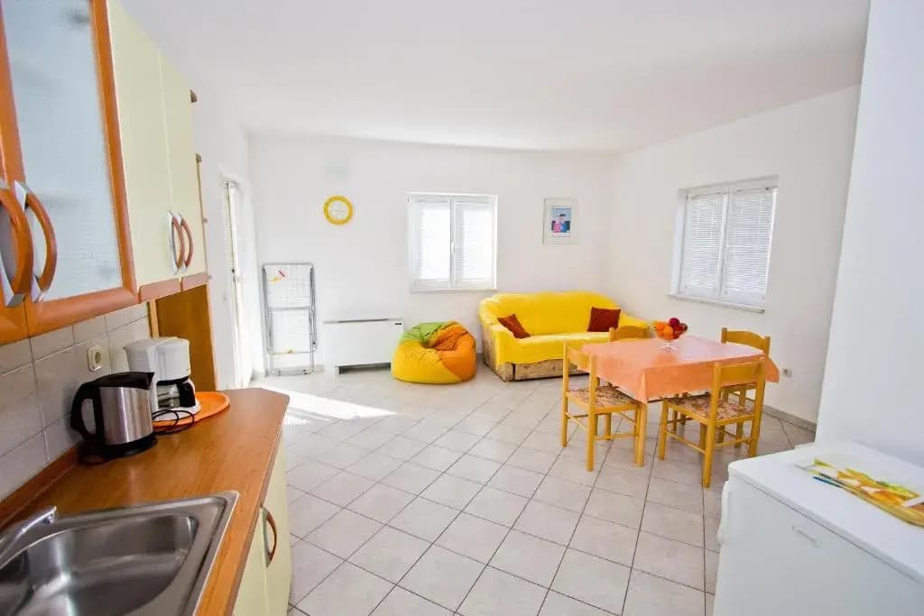 2 Bedrooms Apartment