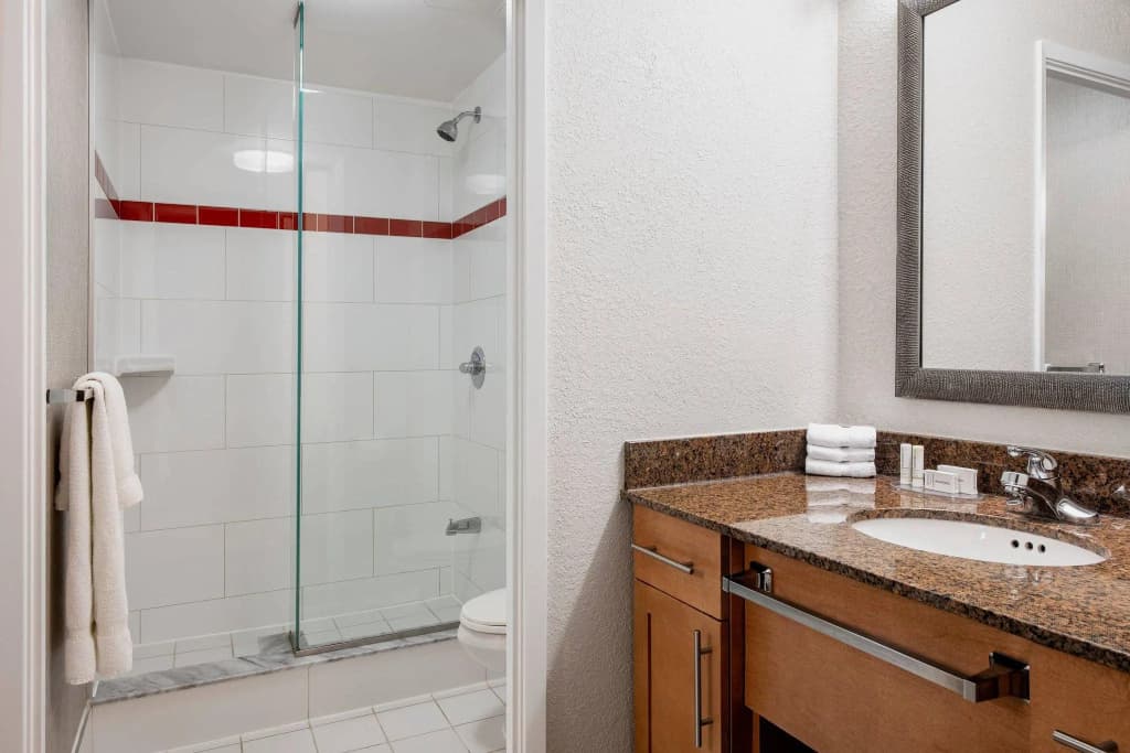 1 Bedroom Double Suite with land view full double bed