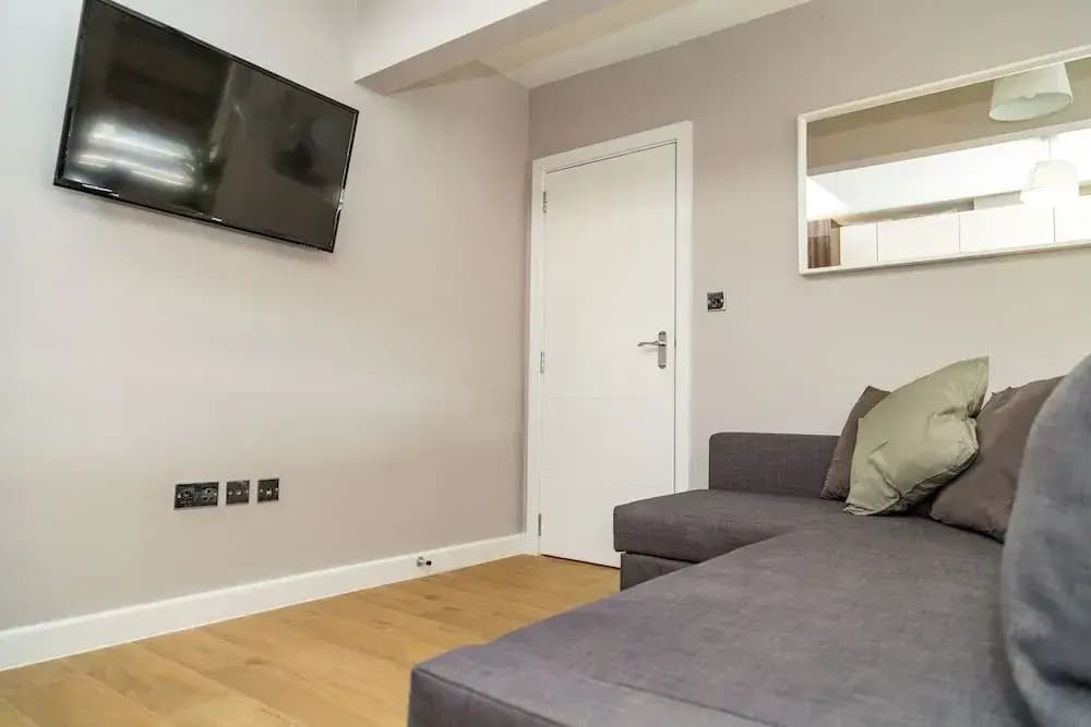 2 Bedrooms Apartment