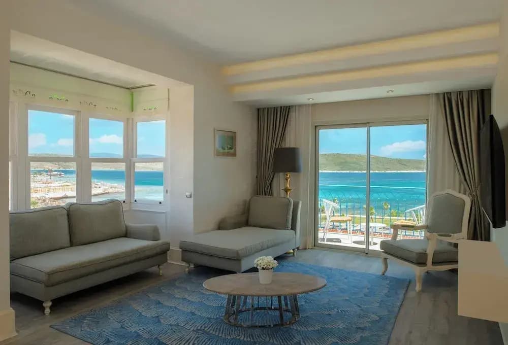 Double Junior Suite with sea view full double bed