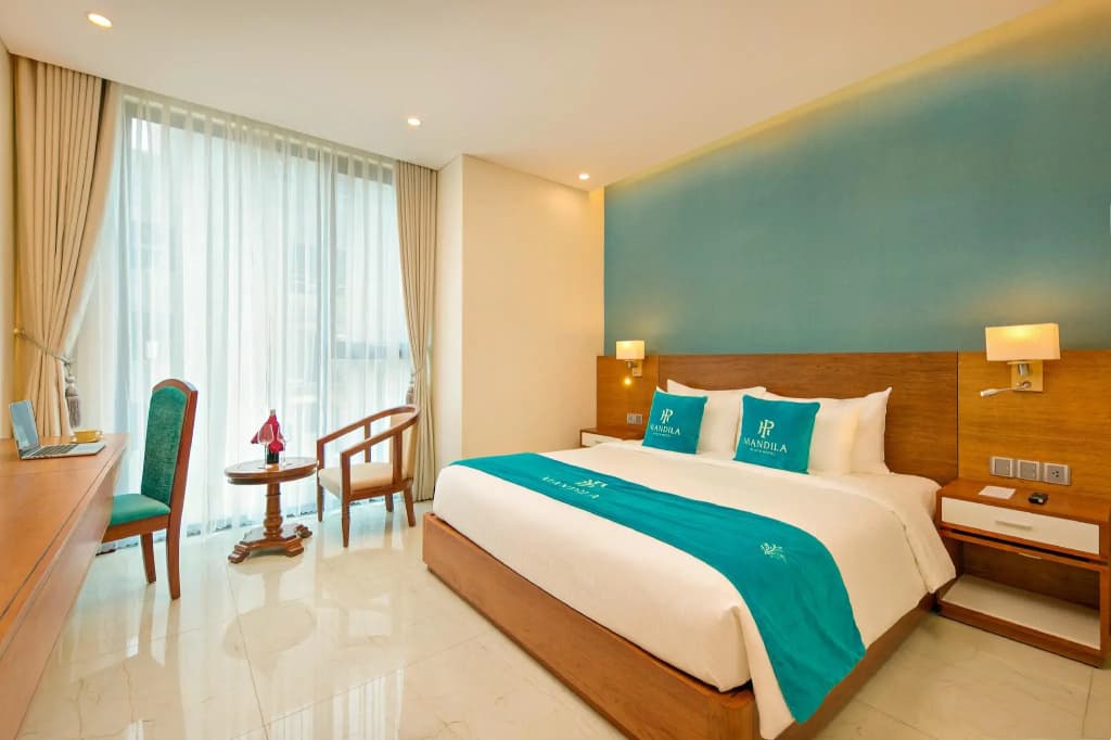 Deluxe Double room with partial sea view full double bed