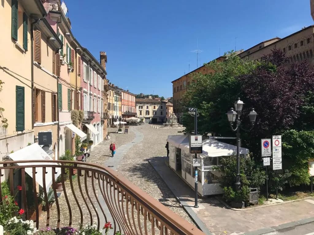 Deluxe Double room with balcony full double bed