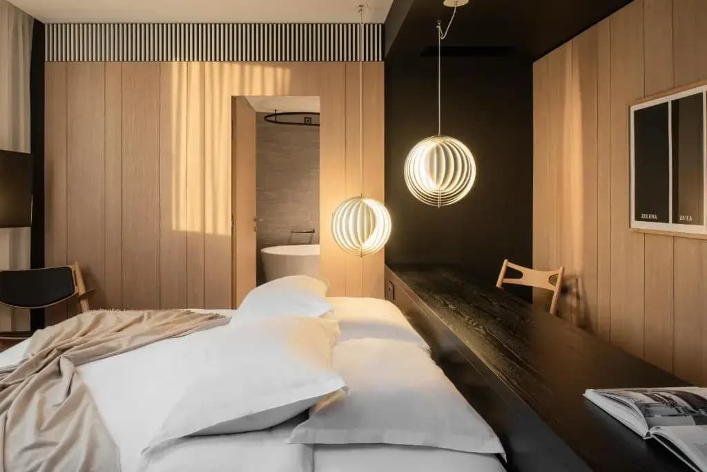 Superior Double room with city view full double bed