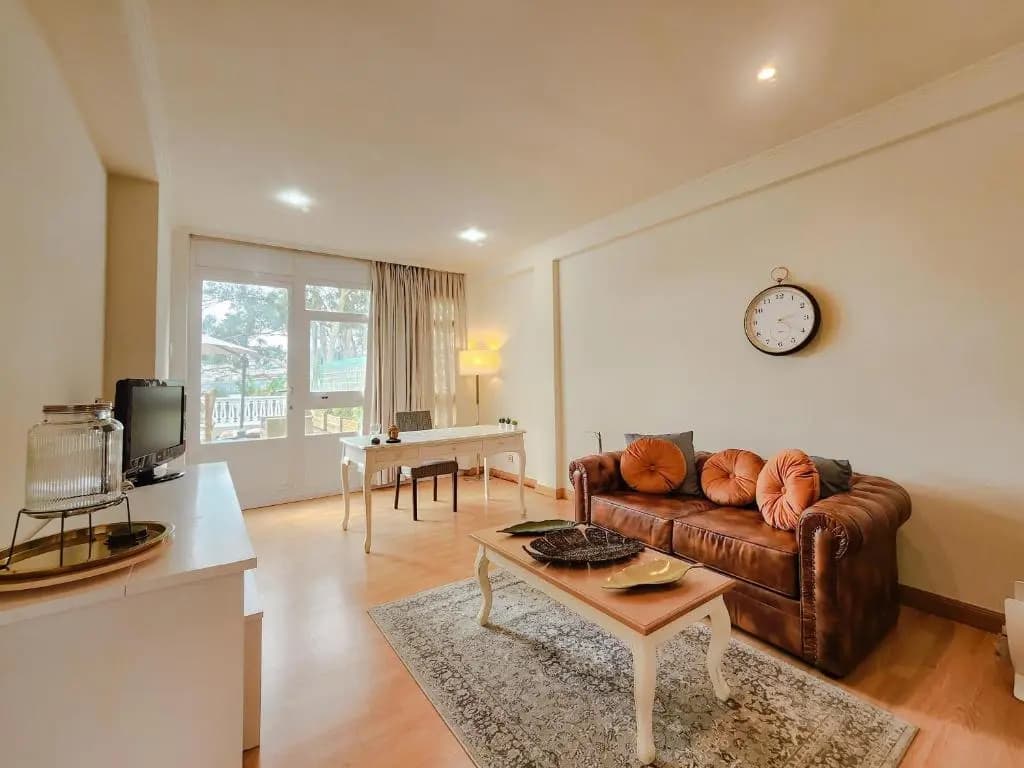 Double Suite with river view full double bed