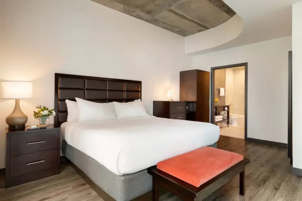 1 Bedroom Double Suite full double bed
