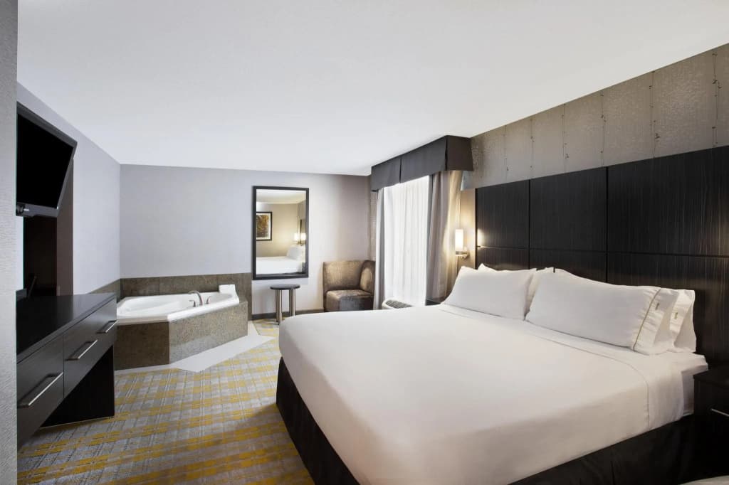 Double Suite full double bed