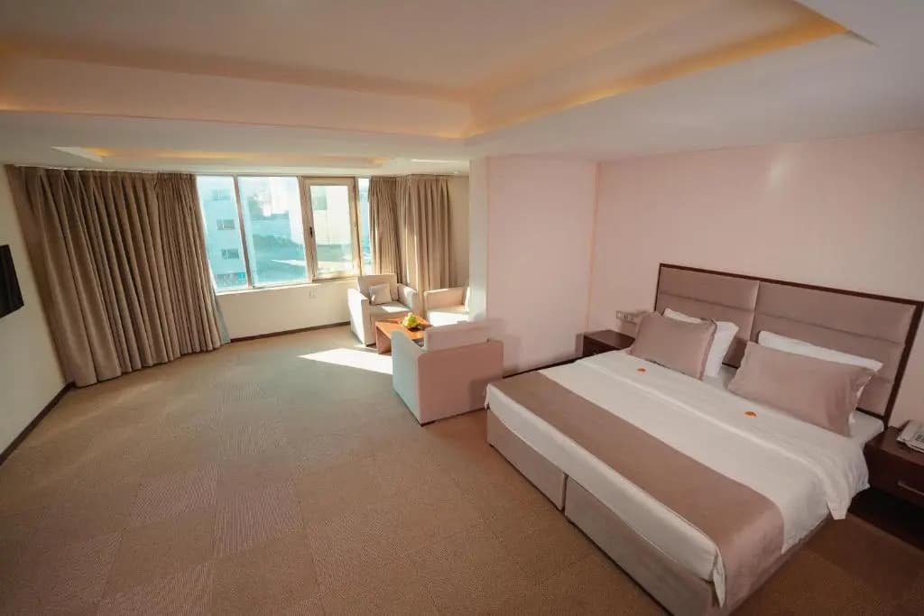 Suite with city view