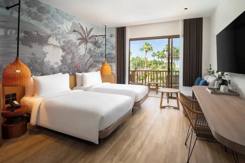 Deluxe Double room with balcony and with pool view twin beds