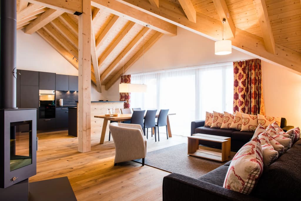 4 Bedrooms Apartment