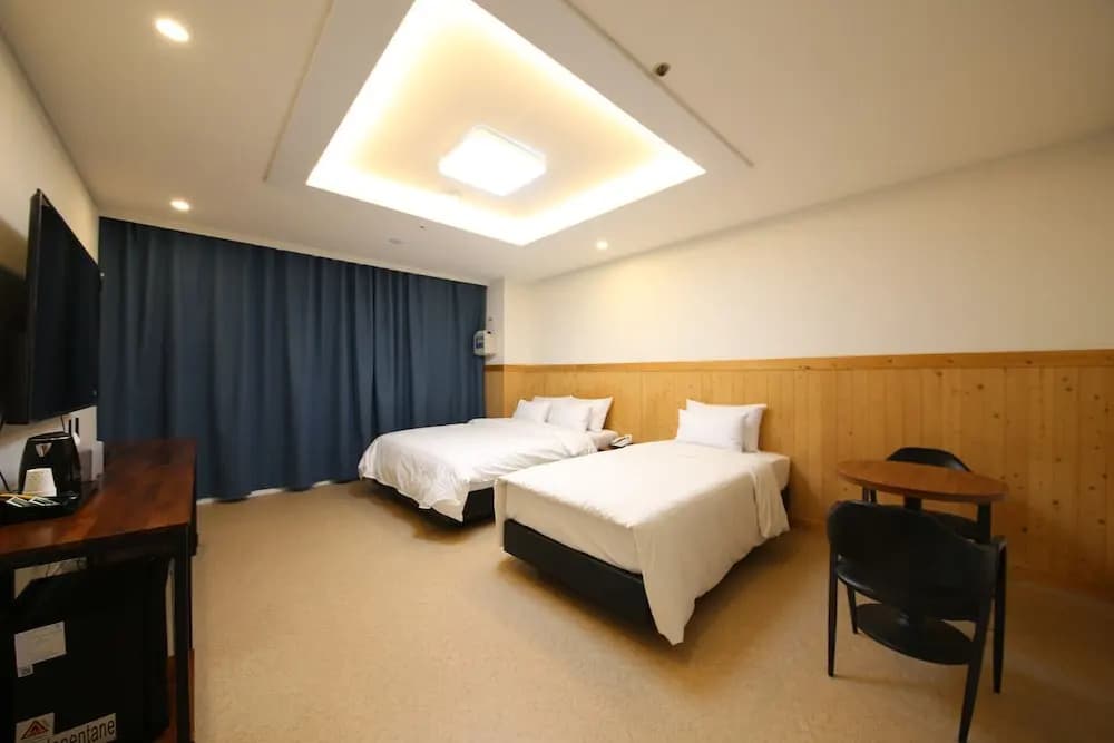 Deluxe Double room twin beds