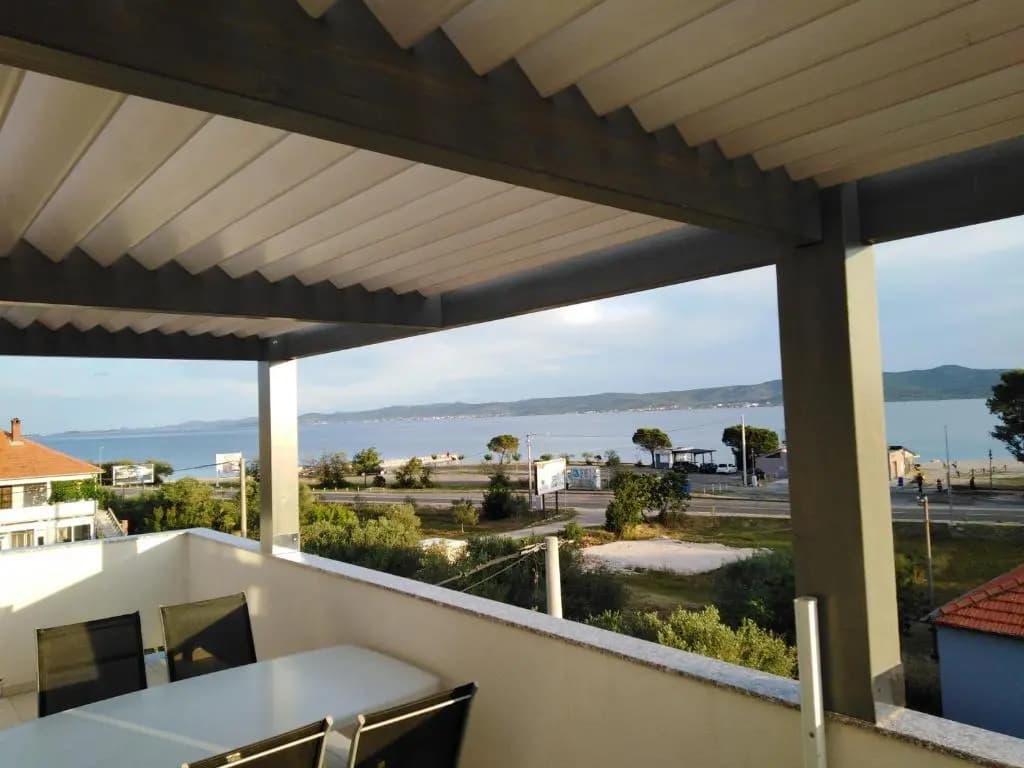 Apartment with sea view