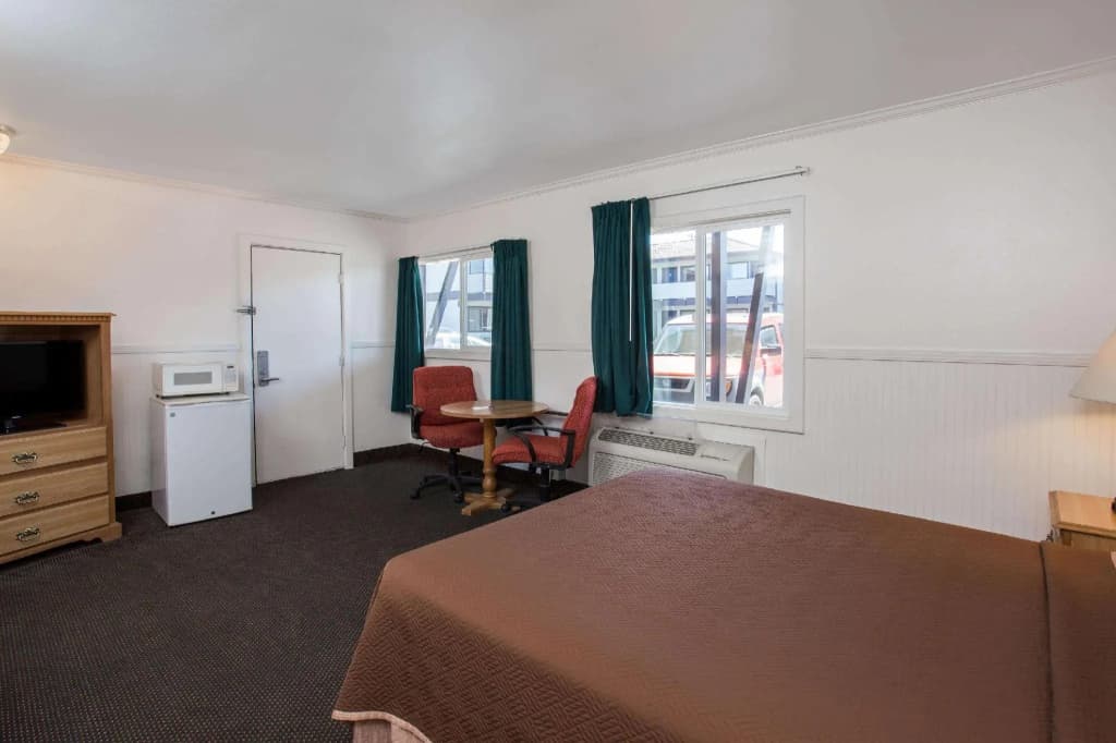 Double Suite full double bed