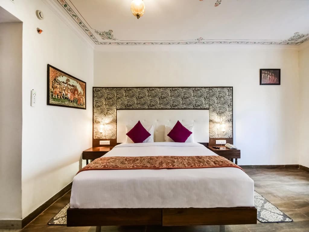 Deluxe room with pool view