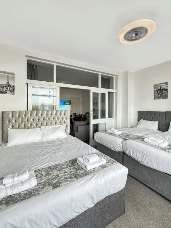 Basement Apartment with sea view