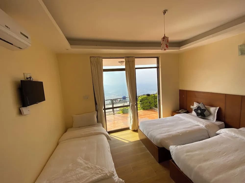 Deluxe Triple room with balcony