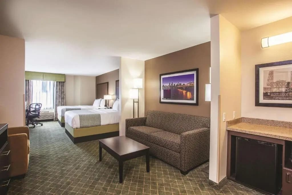 Double Suite full double bed