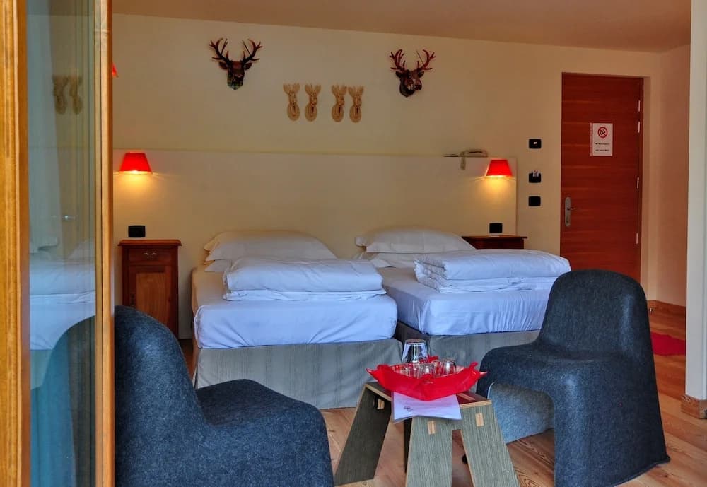 Deluxe Double room with balcony full double bed