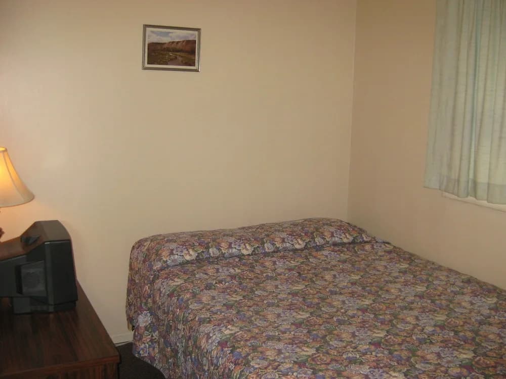 2 Bedrooms Economy Double room full double bed