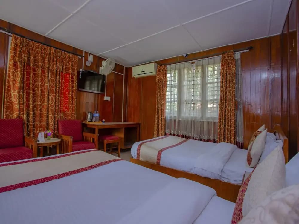 Deluxe Double room with balcony full double bed