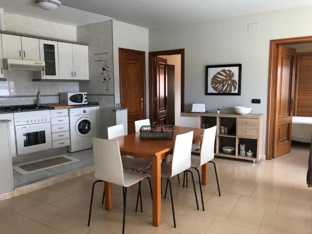 3 Bedrooms Apartment