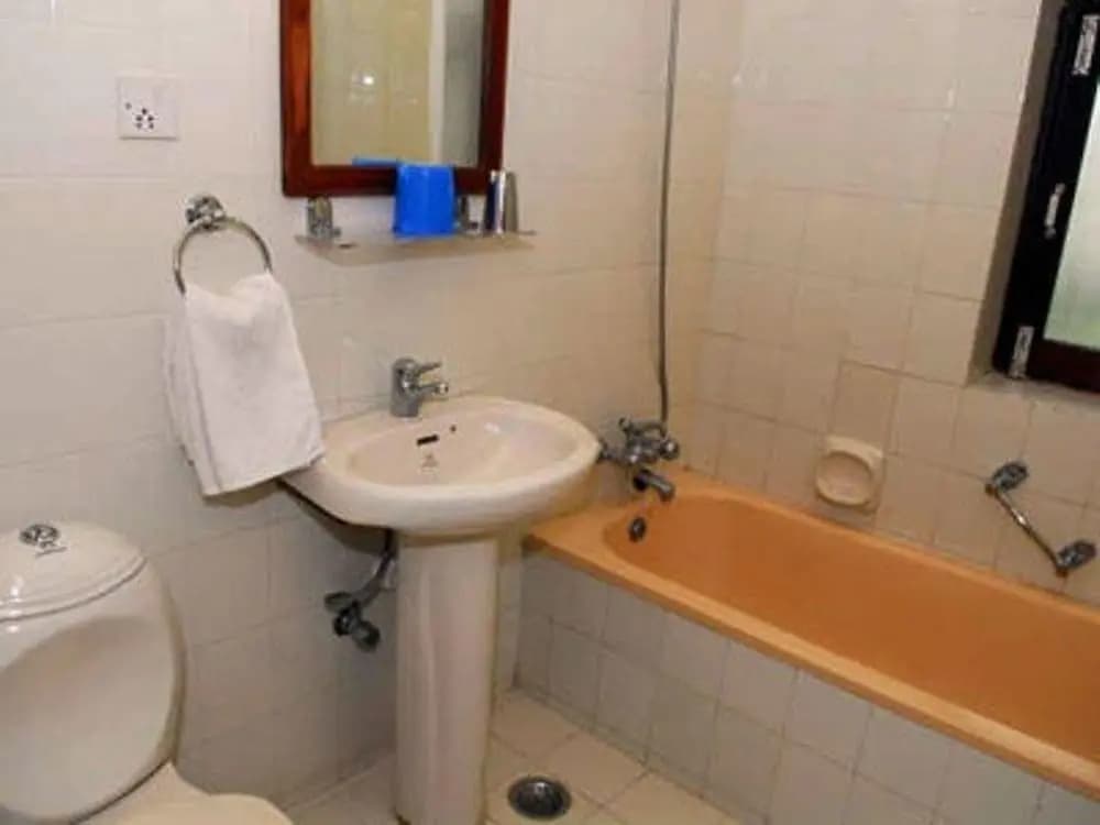 1 Bedroom Deluxe Double room with garden view twin beds