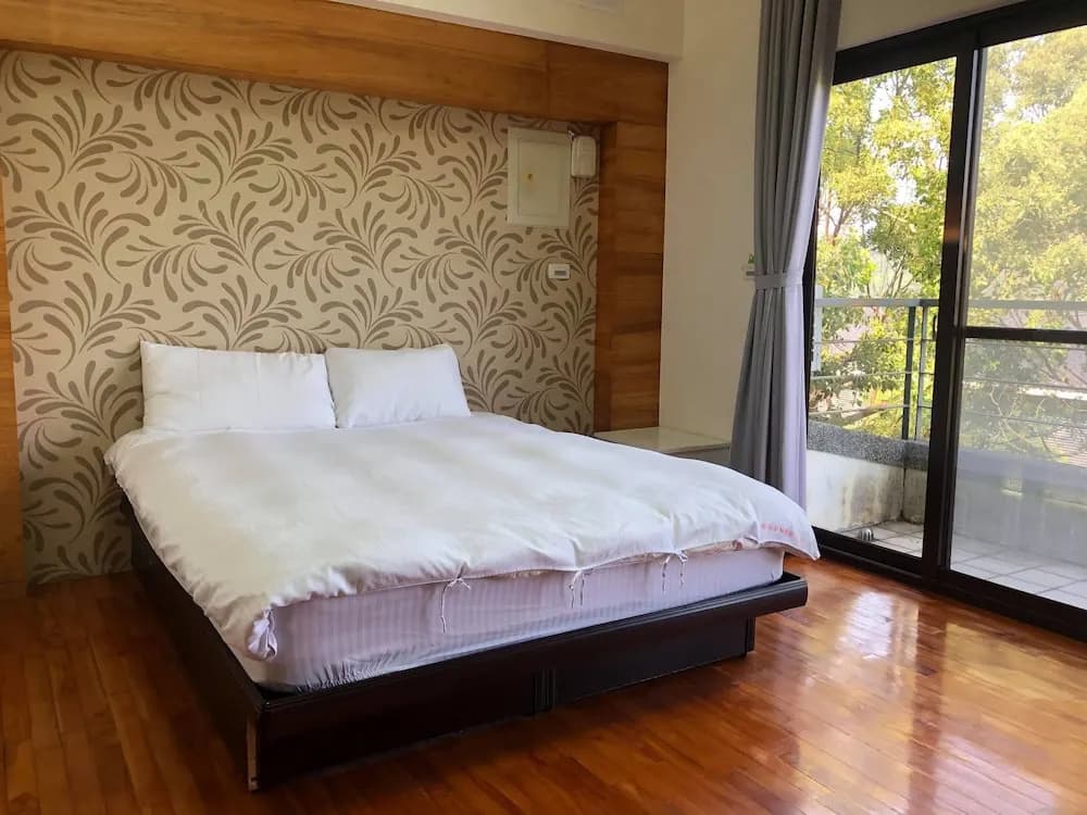 Deluxe Family room with balcony and with garden view