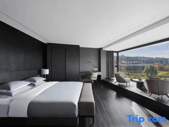 Suite with view
