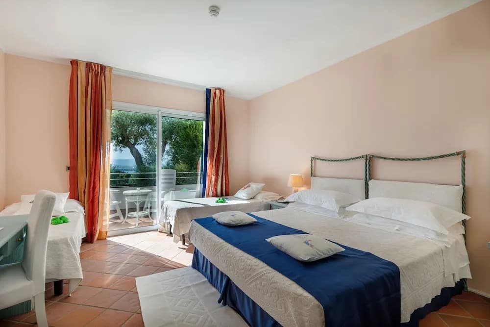 Comfort room with balcony