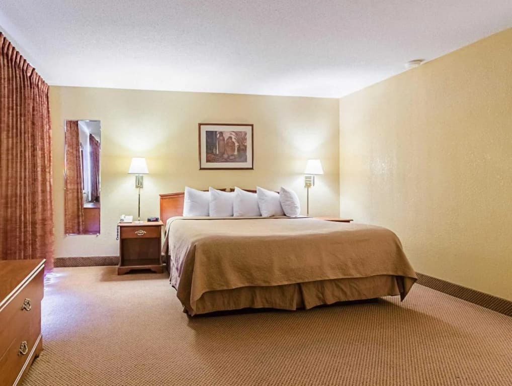 Double Suite full double bed