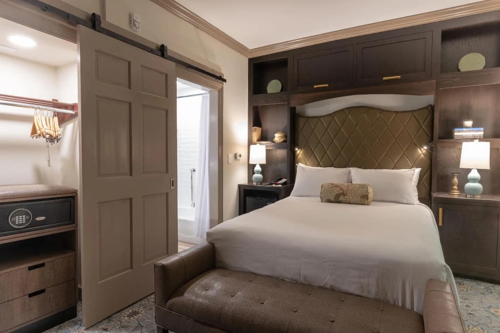 Economy room