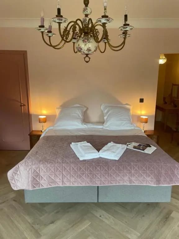 Deluxe Double room with balcony full double bed