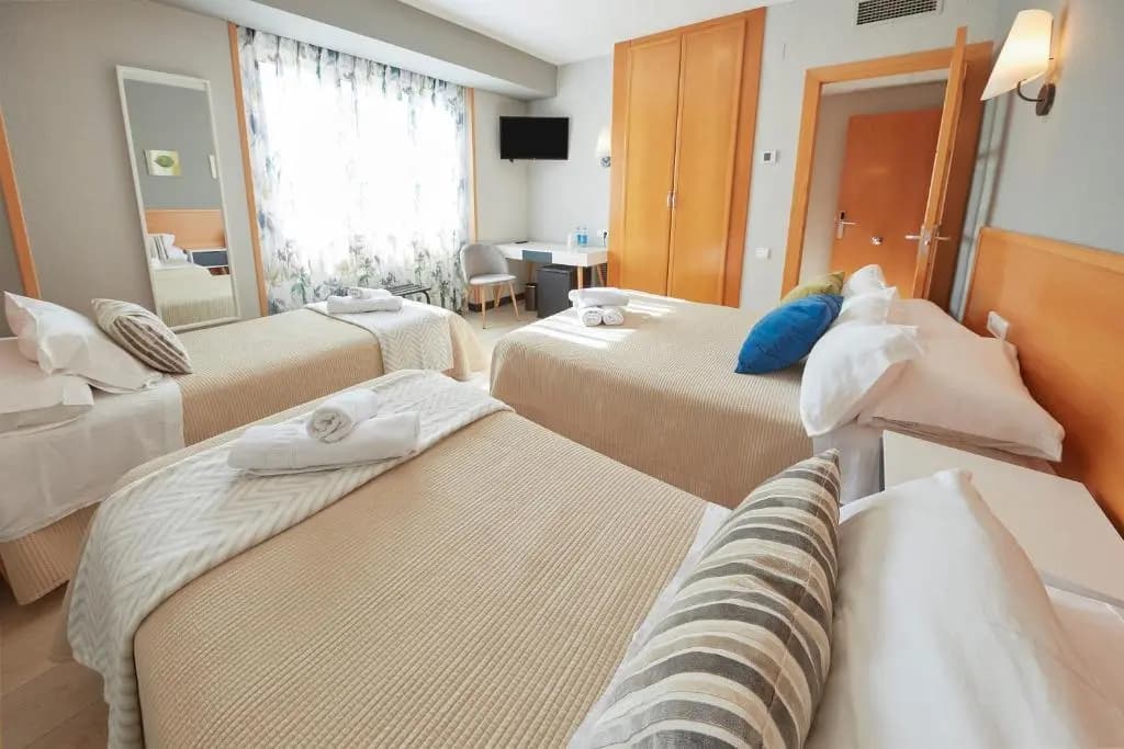Standard Triple room