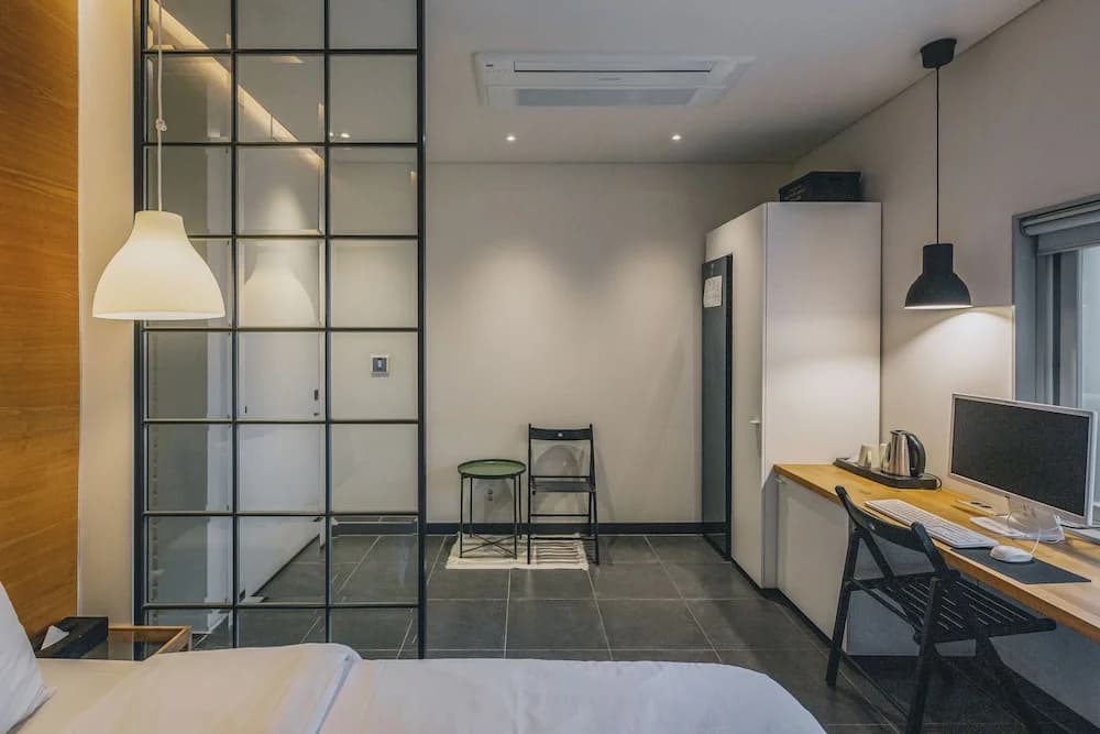 Superior Double room with city view full double bed