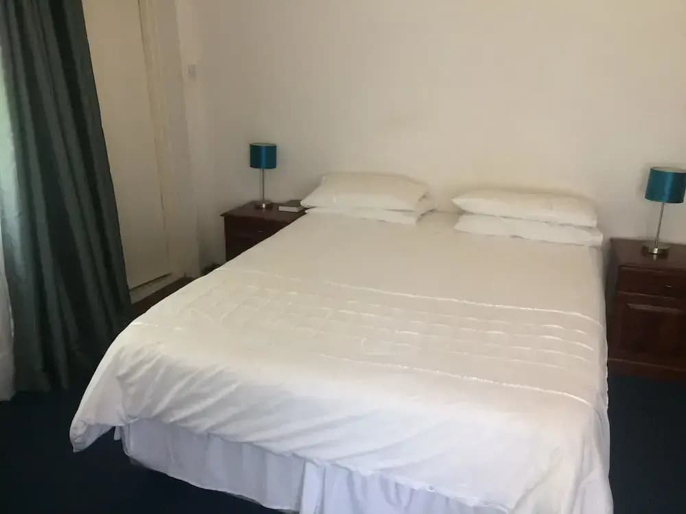 Standard Double room with pool view full double bed