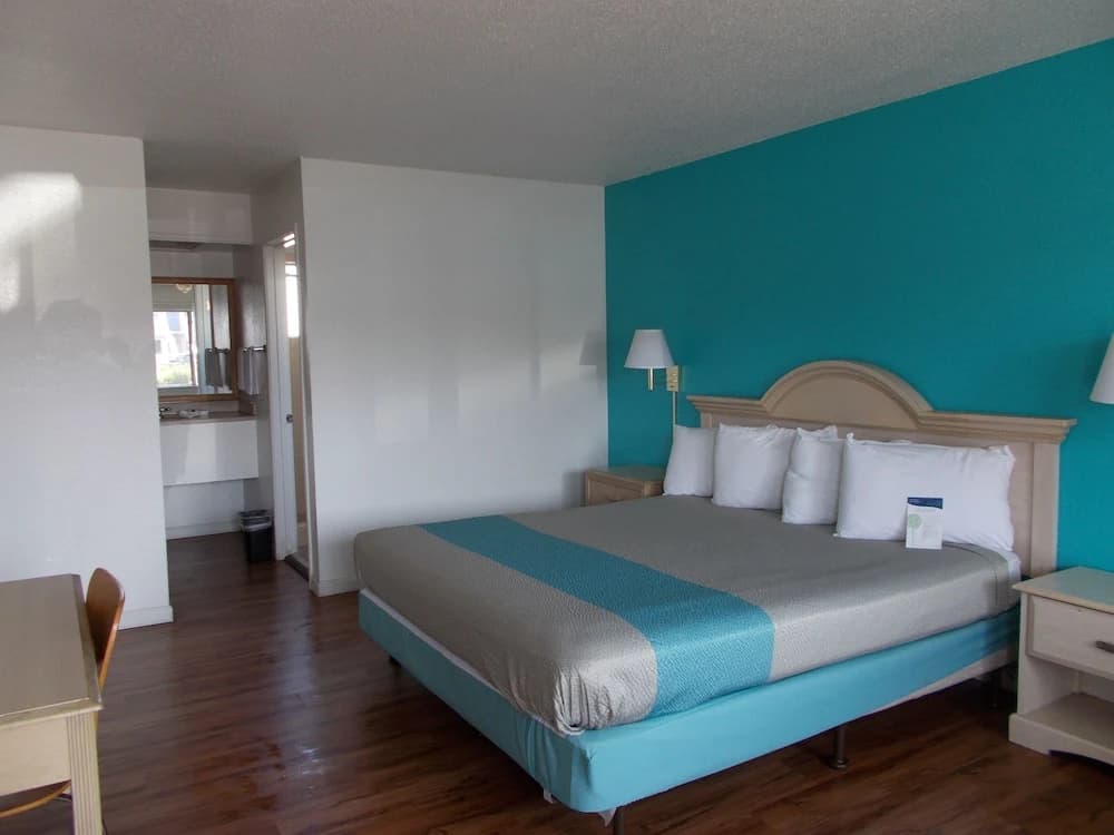 Standard Double Suite full double bed