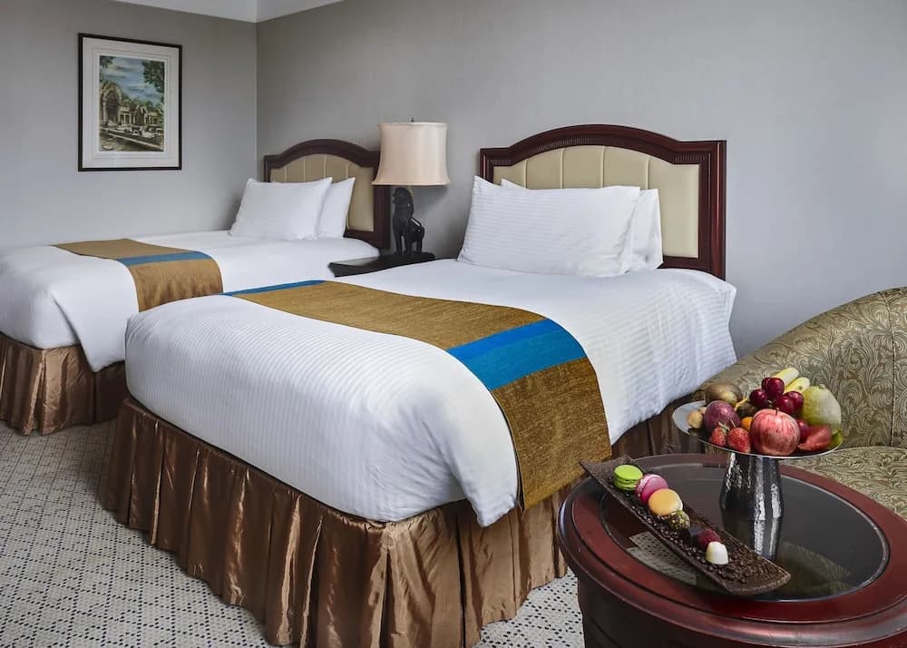 Standard Double Club room twin beds