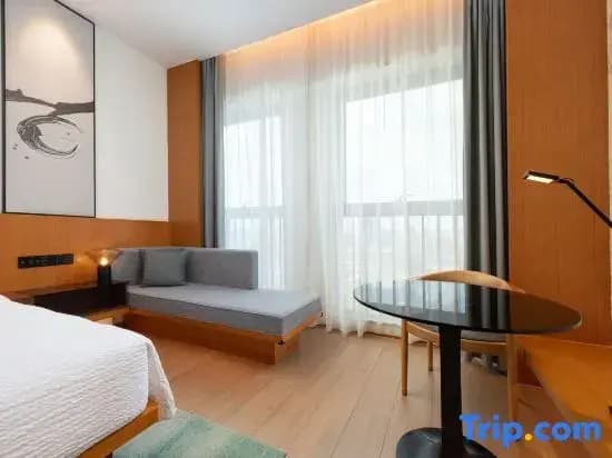 Standard Double room with river view full double bed