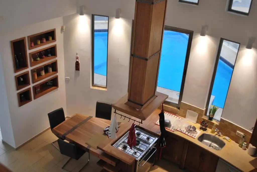 Economy room