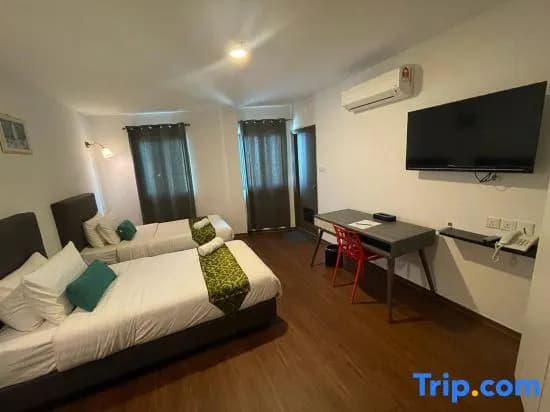 Executive Triple room with street view