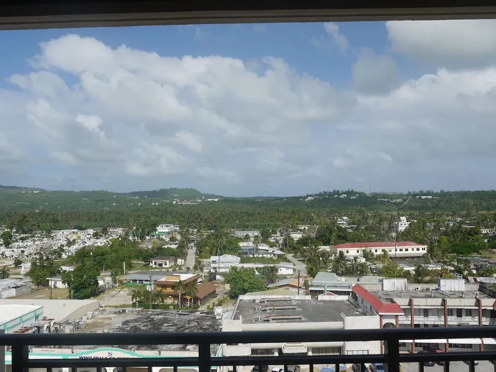 2 Bedrooms Suite with mountain view