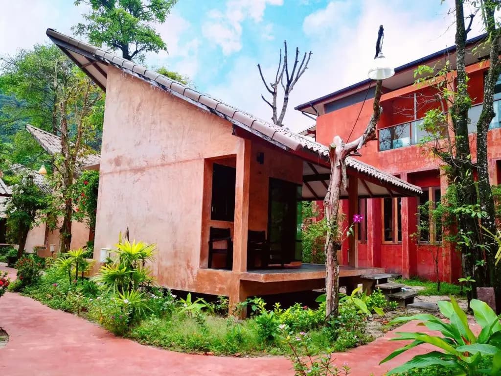 Bungalow with garden view