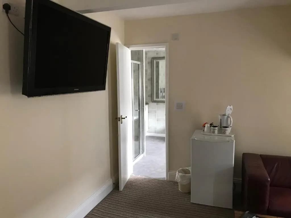 Deluxe Double Suite full double bed