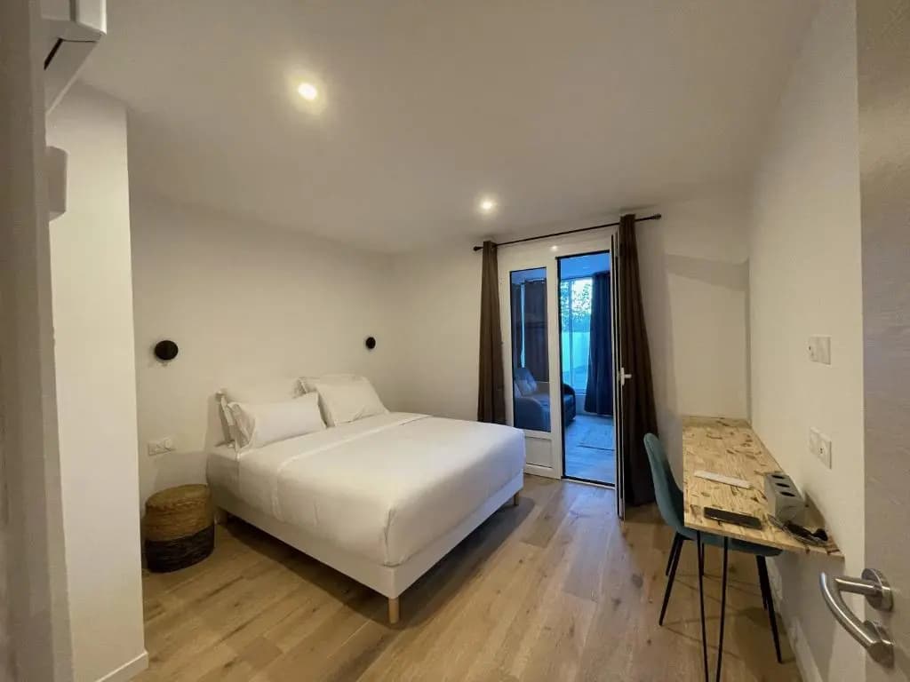 2 Bedrooms Apartment