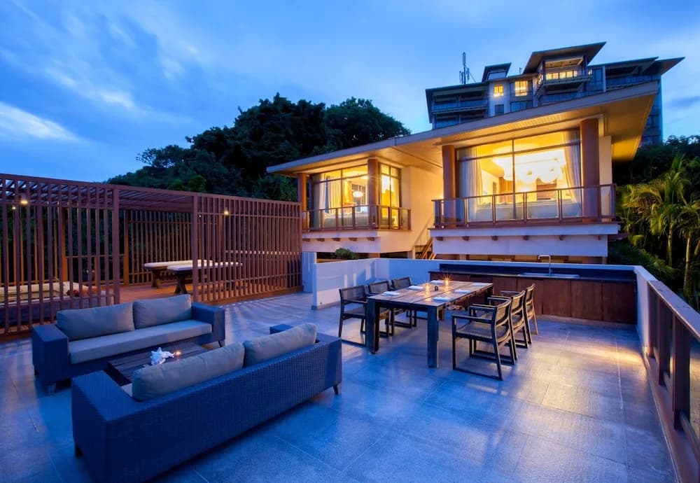 2 Bedrooms Villa with balcony and beachfront