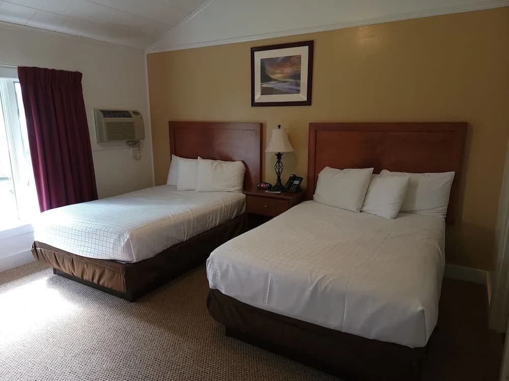 Standard Quadruple room with lake view